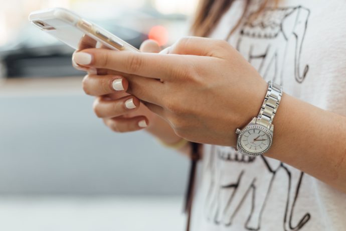 How to manage online friendships